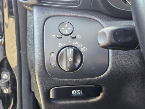 Used 2006 Mercedes-Benz C 230 Sedan image 37