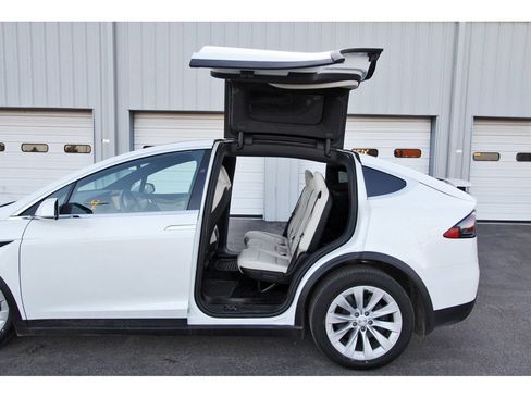 Used 2020 Tesla Model X Long Range AWD/4WD image 29