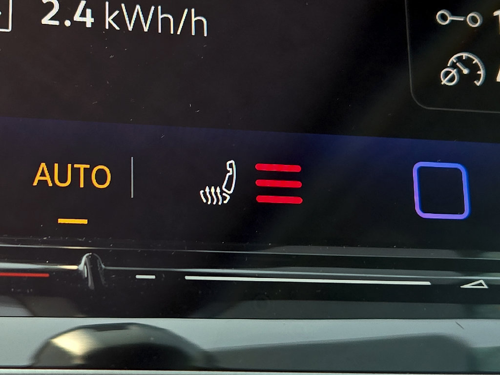 Certified 2025 Volkswagen ID.4 Pro AWD/4WD image 24