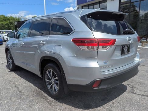 Used 2018 Toyota Highlander XLE AWD/4WD image 10