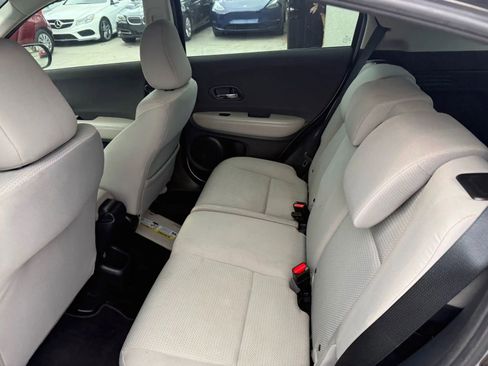 Used 2020 Honda HR-V LX image 10