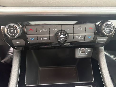 Certified 2024 Jeep Compass Limited w/ Sun and Sound Group image 15