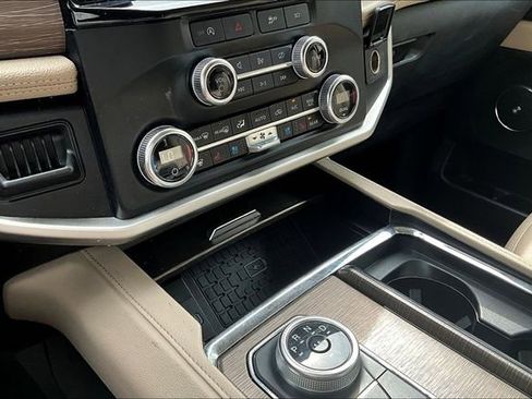 Used 2024 Ford Expedition Limited image 23