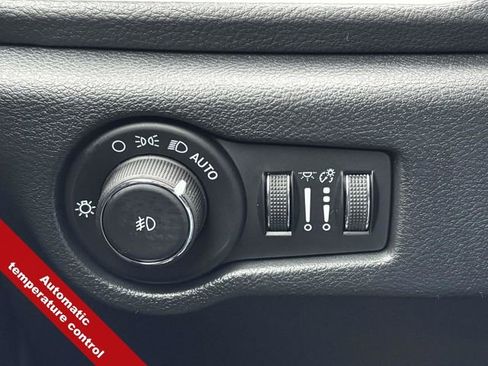 New 2026 Chrysler Pacifica Select image 23