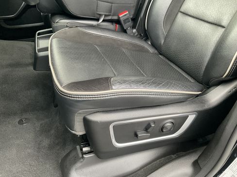 Used 2023 RAM 1500 Laramie AWD/4WD image 29