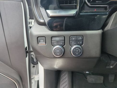 Used 2024 GMC Sierra 1500 SLT AWD/4WD image 19