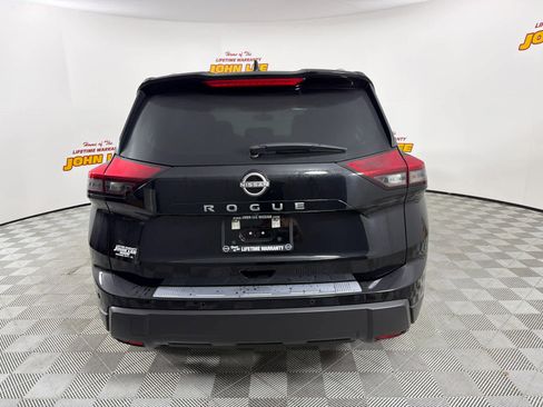 Used 2025 Nissan Rogue SV w/ SV Premium Package image 4