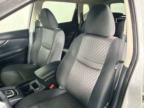 Used 2017 Nissan Rogue SV image 12