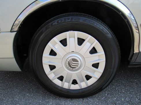 Used 2005 Mercury Grand Marquis GS image 10