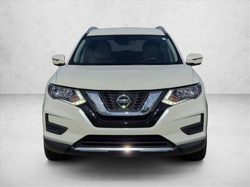 Used 2019 Nissan Rogue SV w/ Premium Package FWD image 2