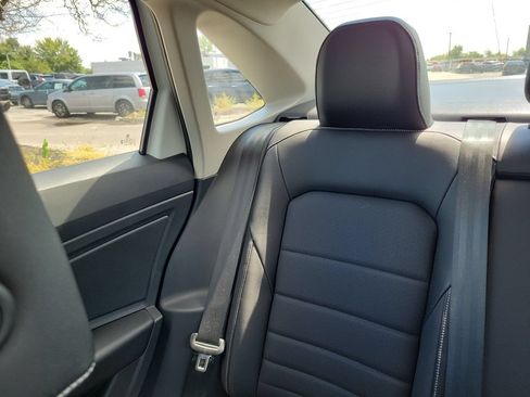 Used 2023 Volkswagen Jetta SE w/ Panoramic Sunroof Package FWD image 8