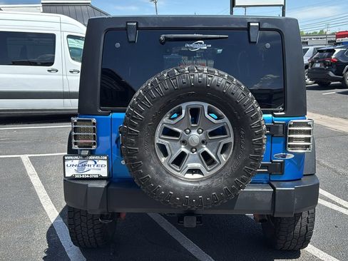 Used 2015 Jeep Wrangler Unlimited Rubicon AWD/4WD image 4