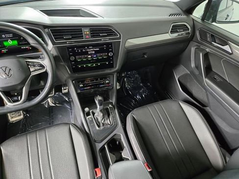 Used 2023 Volkswagen Tiguan SE R-Line image 18