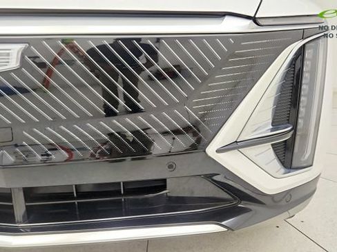 Used 2024 Cadillac Lyriq Tech RWD image 25
