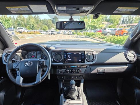 Used 2016 Toyota Tacoma TRD Sport AWD/4WD image 12