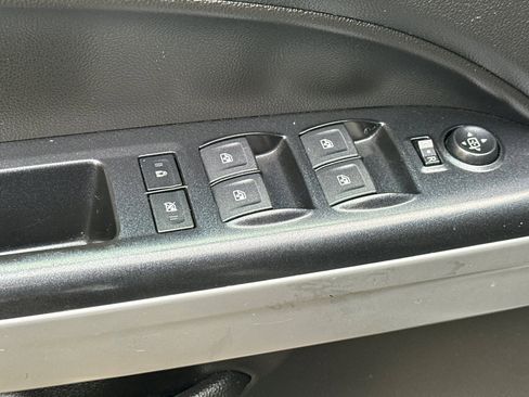 Used 2021 Chevrolet Colorado LT image 12