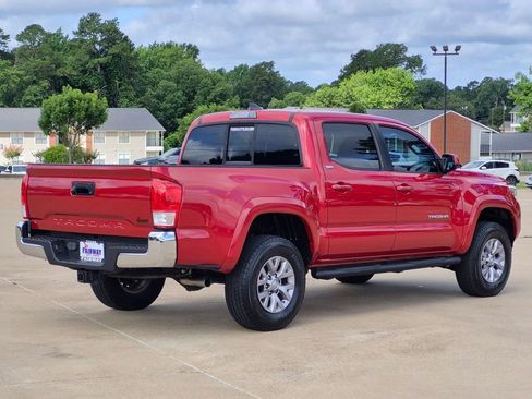 Used 2017 Toyota Tacoma SR5 w/ Tow Package RWD image 6