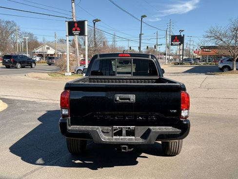 Used 2023 Toyota Tacoma SR image 5