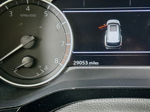 Used 2025 Nissan Pathfinder SV image 18