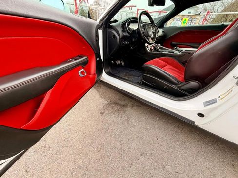 Used 2017 Dodge Challenger GT w/ Technology Group image 11