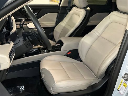 New 2025 Lincoln Corsair Reserve image 16