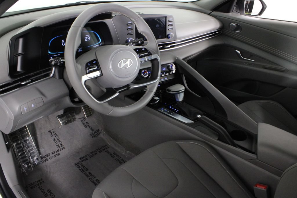 Certified 2025 Hyundai Elantra Sport FWD image 19