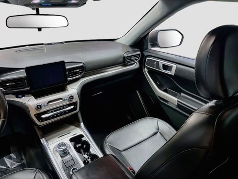 Used 2024 Ford Explorer XLT w/ Equipment Group 202A image 22