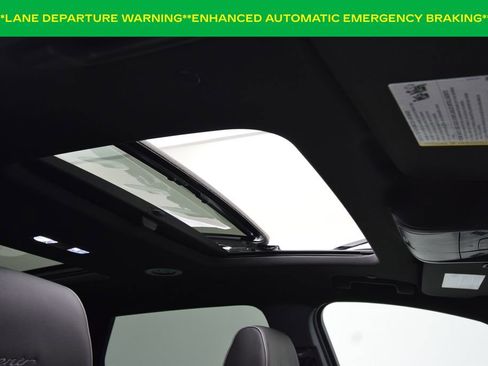 Used 2024 Buick Enclave Avenir image 19