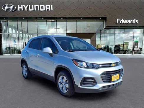 Used 2022 Chevrolet Trax LS w/ Tint and Cruise Package image 10