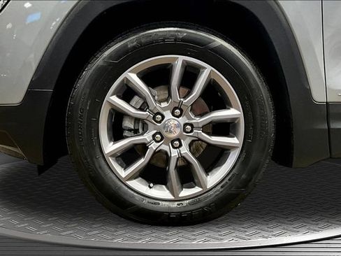 Used 2024 GMC Terrain SLT w/ LPO, Floor Liner Package FWD image 33