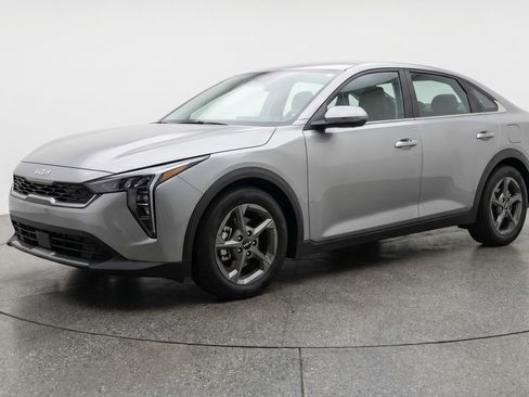 Used 2025 Kia K4 LXS image 3