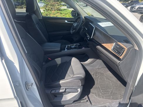 Used 2024 Volkswagen Atlas SE AWD/4WD image 22