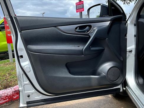 Used 2020 Nissan Rogue Sport S image 20