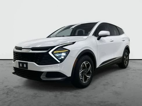 Used 2025 Kia Sportage LX image 1