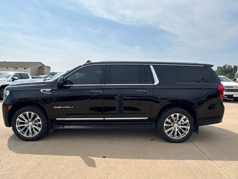 Used 2023 GMC Yukon XL Denali AWD/4WD image 6