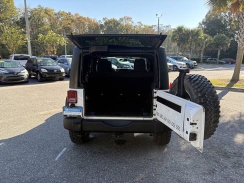 Used 2016 Jeep Wrangler Unlimited Rubicon w/ Connectivity Group image 32