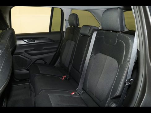 Used 2023 Jeep Grand Cherokee Laredo image 28