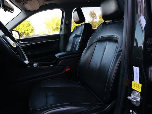 Used 2022 Jeep Grand Cherokee L Limited w/ Luxury Tech Group II RWD image 17