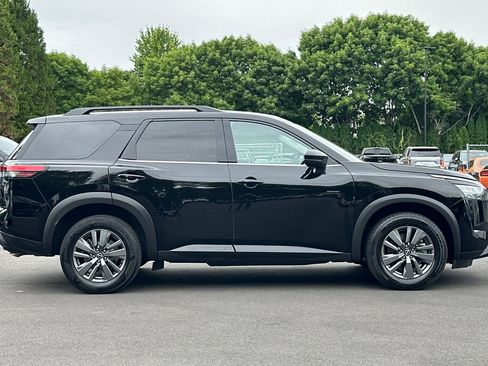 Used 2025 Nissan Pathfinder SV AWD/4WD image 3