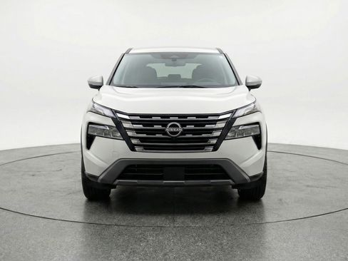Used 2025 Nissan Rogue SV AWD/4WD image 2