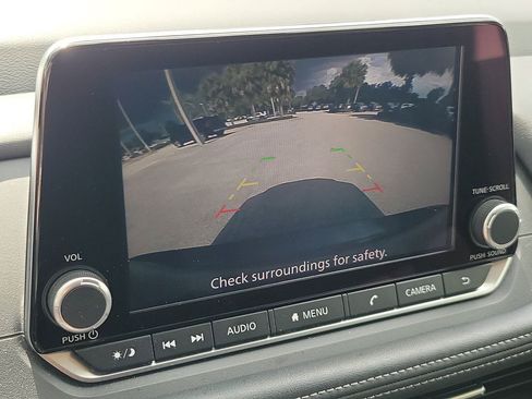 Used 2025 Nissan Rogue SV FWD image 25