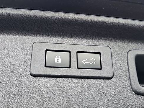 Used 2023 Subaru Forester Premium image 31