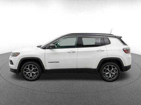 Used 2025 Jeep Compass Limited AWD/4WD image 4