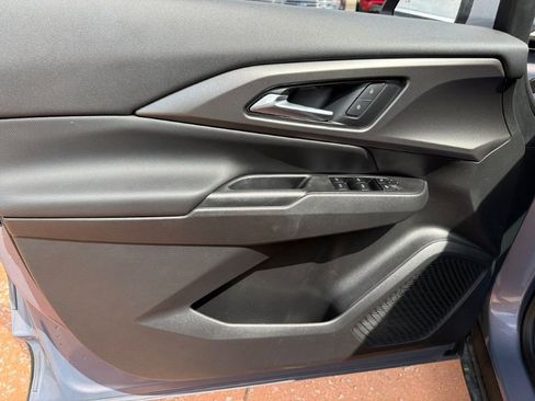 Used 2025 Chevrolet Equinox EV LT image 9