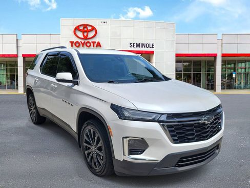 Used 2023 Chevrolet Traverse RS FWD image 2