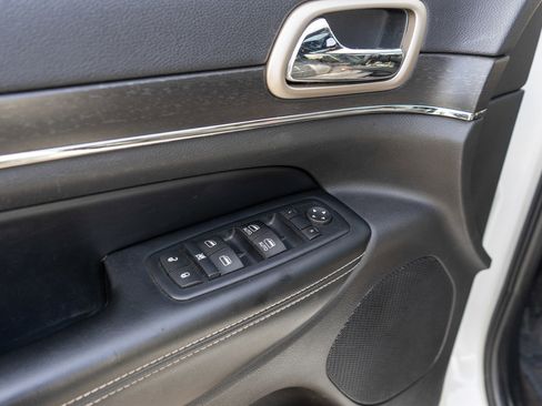 Used 2016 Jeep Grand Cherokee Limited image 15