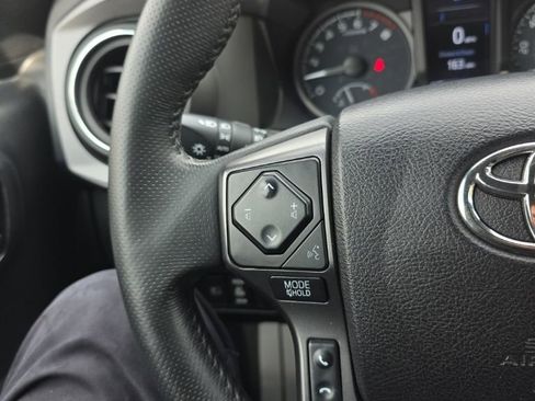 Certified 2021 Toyota Tacoma TRD Off-Road image 25