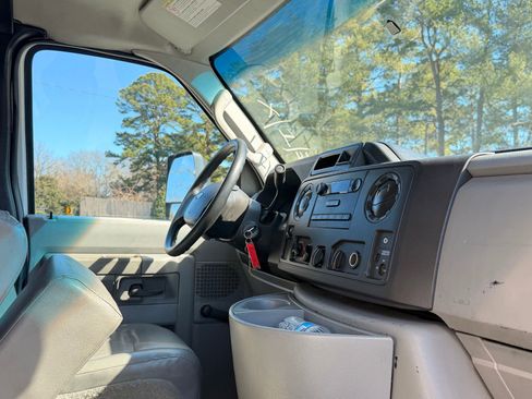 Used 2014 Ford E-350 and Econoline 350 Super Duty image 22