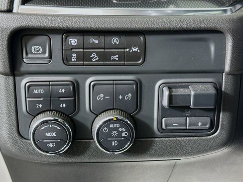 Used 2025 Chevrolet Suburban RST w/ RST Capability Package image 10