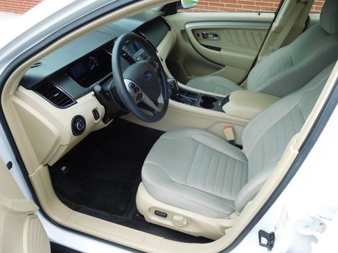 Used 2016 Ford Taurus SE FWD image 11